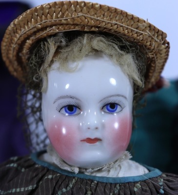 A rare Leontine Rohmer glazed bisque shoulder swivel head fashion doll with trunk and trousseau, French circa 1860, - 4