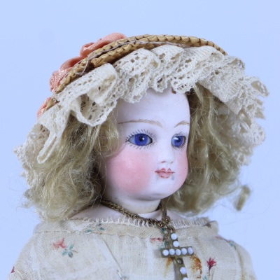 *A small size all original bisque shoulder head fashion doll, French circa 1870, - 2
