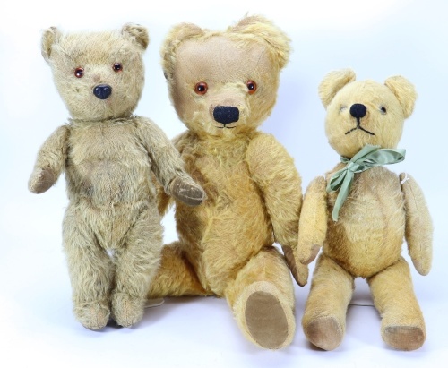 Three post war English Teddy bears,