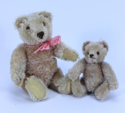 Pair of post war Steiff mohair Teddy bears,