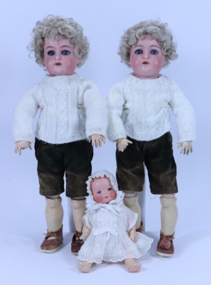 A pair of Kammer & Reinhardt twin bisque head dolls, German circa 1910,