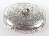 A rare late 17th/early 18th century squeeze sided silver snuff box in the Chinese style, - 3