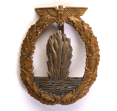 WW2 German Kriegsmarine Minesweepers Award Badge - 4