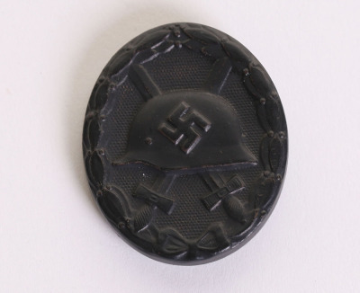 WW2 German Armed Forces Black Wound Badge by August Menzs & Sohn - 2