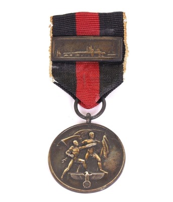 Third Reich Entry into Czechoslovakia Medal with Prague Castle Bar - 4