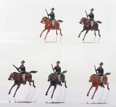 Britains SPECIAL PAINT five US Cavalry in blue uniforms - 2