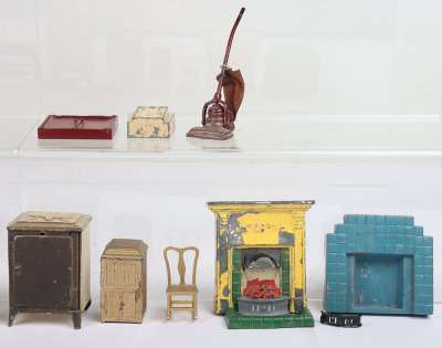 Collection of lead Dolls House furniture - 3