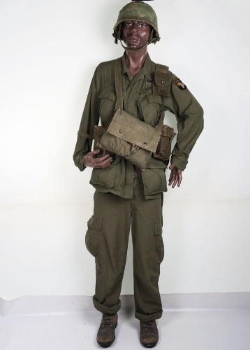 US 101st Airborne Vietnam War Uniform and Equipment Museum Display Mannequin