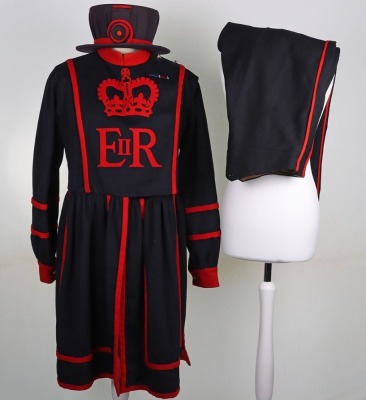 Elizabeth II Yeoman Warder of the Tower of London (Beefeater) Uniform