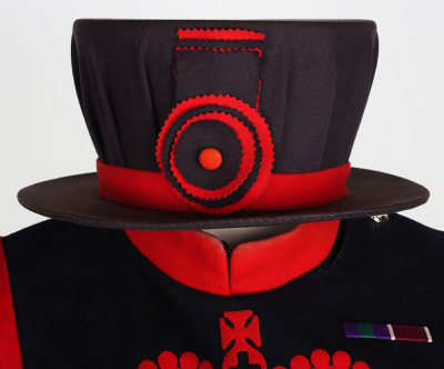 Elizabeth II Yeoman Warder of the Tower of London (Beefeater) Uniform - 3