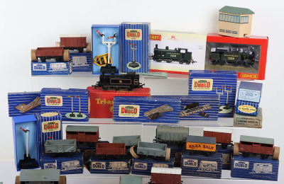 Hornby Dublo rolling stock and track side accessories - 2