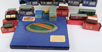 Hornby Dublo rolling stock and track side accessories - 3