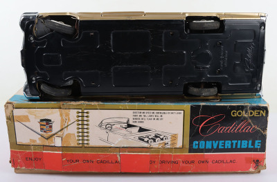 Large 4205 Bandai battery operated Tinplate Golden Cadillac Convertible - 6