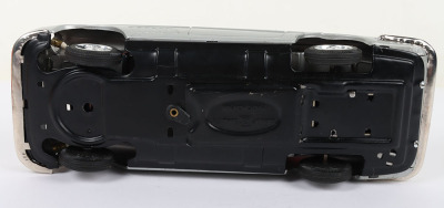 Boxed Bandai 4103 tinplate battery operated Ferrari, circa 1960 - 8