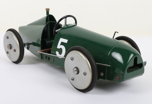 &lsquo;Round the Pole&rsquo; tethered Racing car