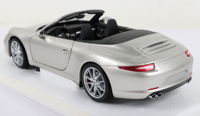 Minichamps 1:18 Scale Porsche 911 Carrera S Cabriolet 2011 - 3