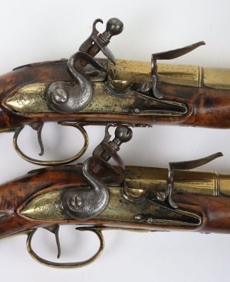 Rare pair of late-17th Century English Brass Barrel Flintlock Grenade Pistols by I .Yates - 7