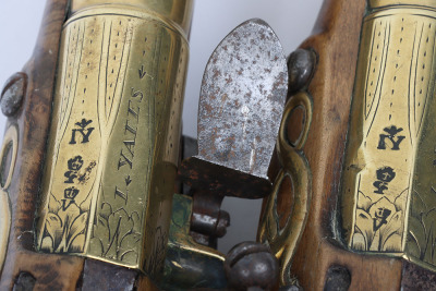 Rare pair of late-17th Century English Brass Barrel Flintlock Grenade Pistols by I .Yates - 10