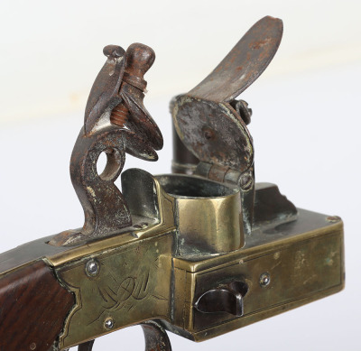 Brass framed flintlock boxlock table tinderlighter c.1800 - 3