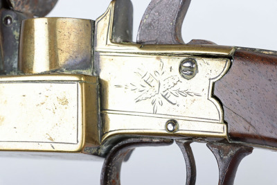 Brass framed flintlock boxlock table tinderlighter c.1800 - 6
