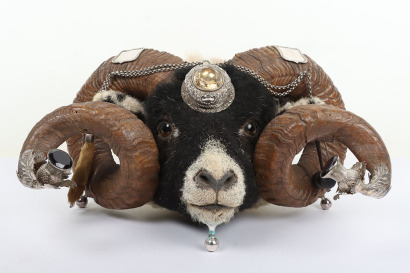 Elaborate late Victorian ram&rsquo;s head table snuff mull