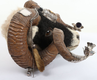 Elaborate late Victorian ram&rsquo;s head table snuff mull - 3