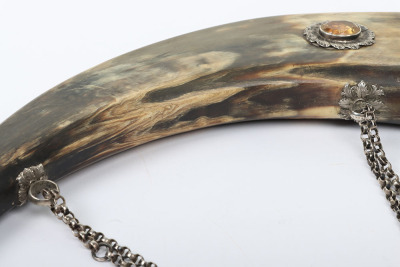Victorian Scottish silver coloured metal mounted dress powder horn - 3