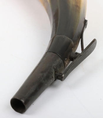Unusual Scottish scrimshaw engraved cow horn powder flask of Masonic interest - 3