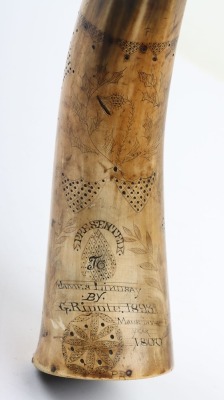 Unusual Scottish scrimshaw engraved cow horn powder flask of Masonic interest - 5