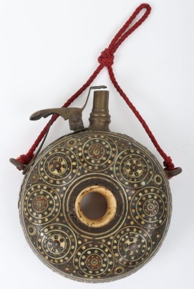 Silesian inlaid wooden powder flask of &lsquo;doughnut&rsquo; form