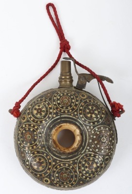 Silesian inlaid wooden powder flask of &lsquo;doughnut&rsquo; form - 2