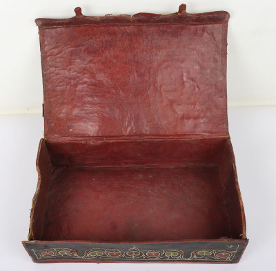 Unusual Mexican leather holster, belt and ammunition box all decorated en suite with porcupine quillwork - 3