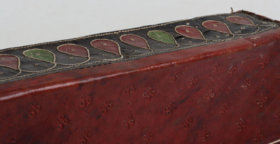 Unusual Mexican leather holster, belt and ammunition box all decorated en suite with porcupine quillwork - 5