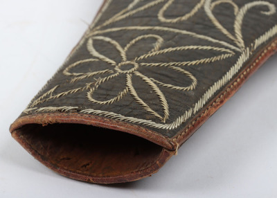 Unusual Mexican leather holster, belt and ammunition box all decorated en suite with porcupine quillwork - 7