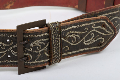 Unusual Mexican leather holster, belt and ammunition box all decorated en suite with porcupine quillwork - 8
