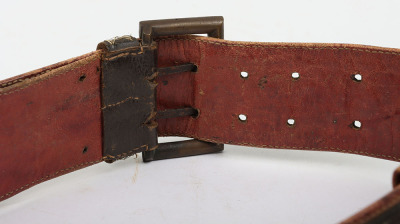 Unusual Mexican leather holster, belt and ammunition box all decorated en suite with porcupine quillwork - 9