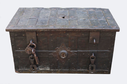 17th century iron &lsquo;Armada&rsquo; chest