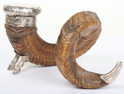Late Victorian silver mounted ram&rsquo;s horn table snuff mull,