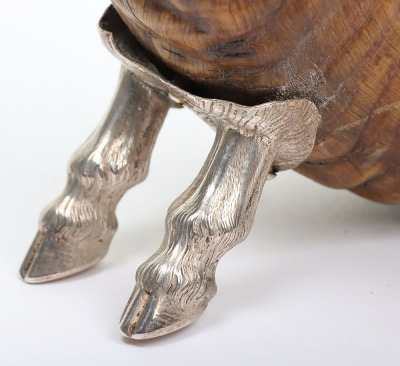 Late Victorian silver mounted ram&rsquo;s horn table snuff mull, - 3