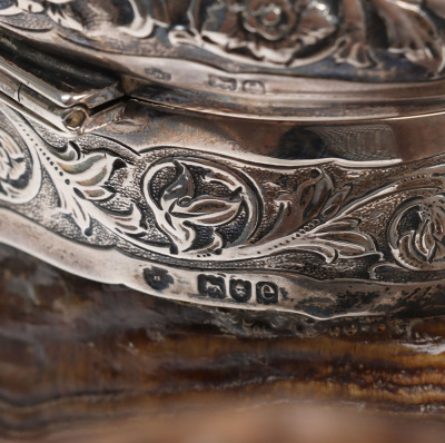 Late Victorian silver mounted ram&rsquo;s horn table snuff mull, - 5