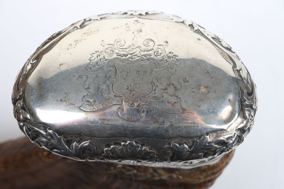 Late Victorian silver mounted ram&rsquo;s horn table snuff mull, - 6