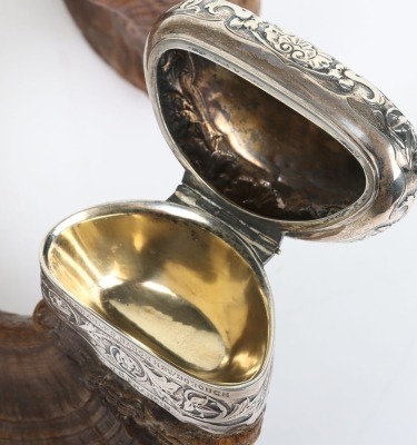 Late Victorian silver mounted ram&rsquo;s horn table snuff mull, - 7