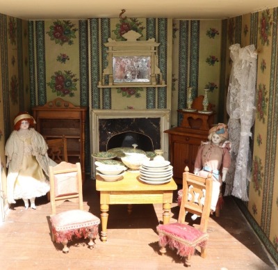 A large and impressive painted grey wooden dolls house and contents, English 1905, - 6