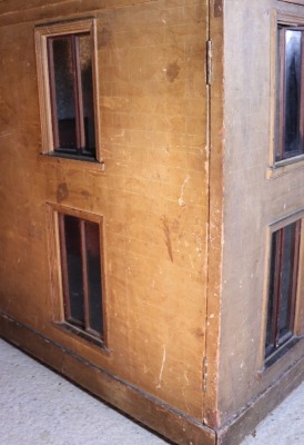 The Hick&rsquo;s Family wooden Dolls House, English 1856, as recorded and illustrated in Family Dolls Houses by Vivien Greene, - 8