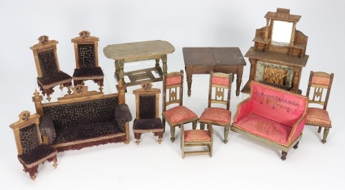 Selection of wooden Dolls House furniture, German late 19th century,