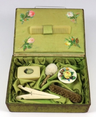 A sweet dolls green velvet vanity case, circa 1910,