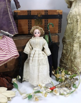 Dolls trunk with fashion doll, dresses, silver rattle and more, - 2