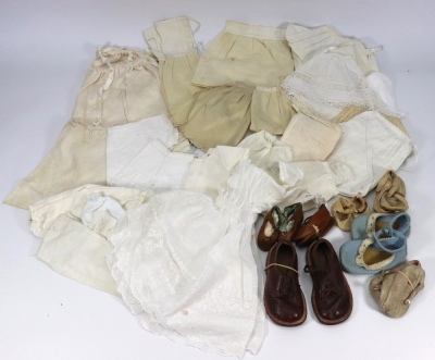 A selection of various dolls clothes, - 2