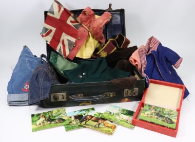 Collection of dolls accessories/display items, - 2