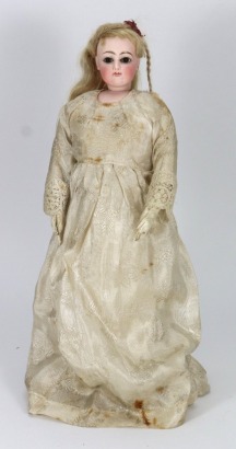 A Francois Gaultier bisque shoulder head fashion doll, French circa 1870,
